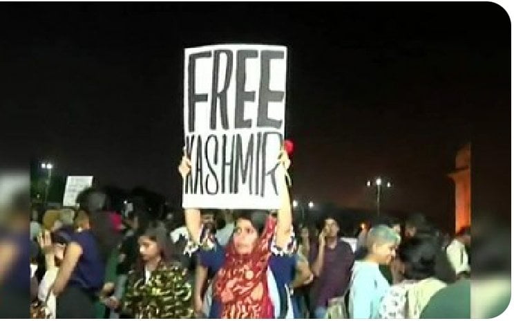 Free Kashmir poster in Mumbai during the JNU protest.