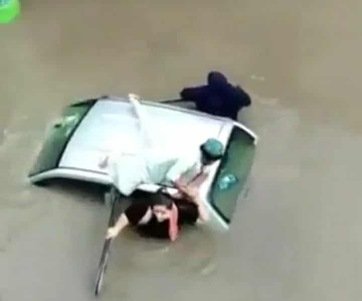 Sanwal Hayat rescues two women stuck in Flood water 