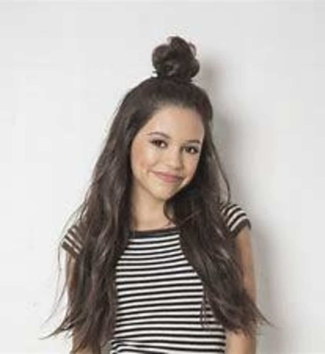 Jenna Ortega head video leaked. Jenna Ortega can be seen giving a head to some guy.