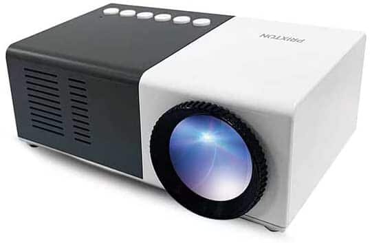 The PRIXTON Cinema Mini is a portable mini projector capable of reaching FHD resolution, with integrated speakers and remote control. Normally it exceeds 50 euros but in AliExpress Plaza you have it for 43 euros . Modest with 900 lumens and HDMI, USB, MicroSD, Aux in, AV in connections