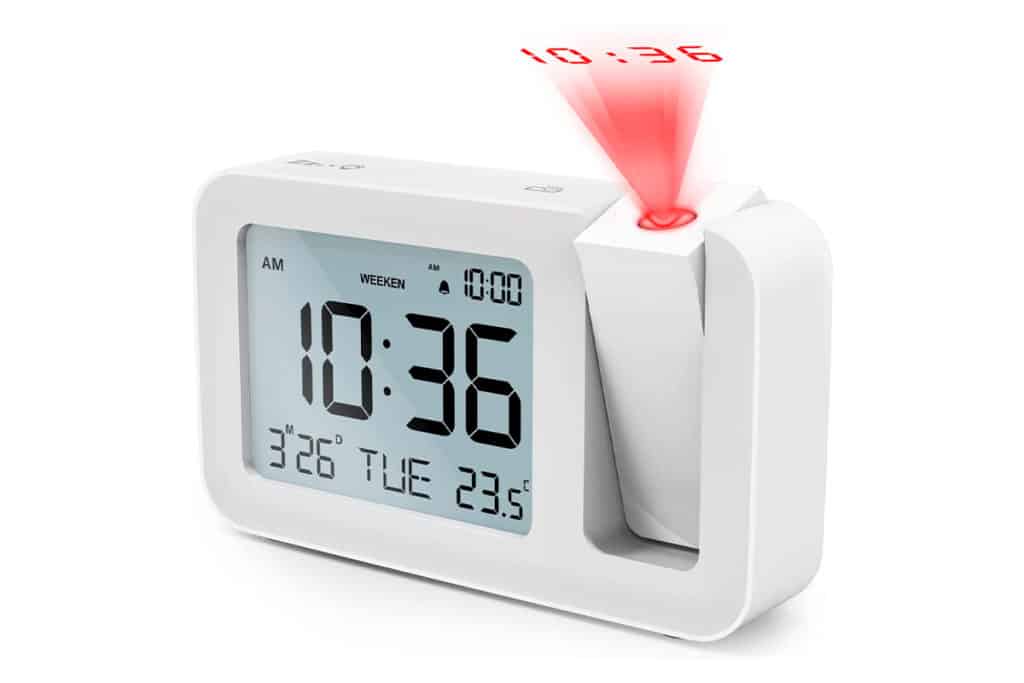 We raised the bar with the alarm clock with dawn light (39.99 euros). This proposal comes with a sunrise simulation with seven natural sounds that will progressively ignite from 10% brightness to 100% in 30 minutes before the alarm setting time.