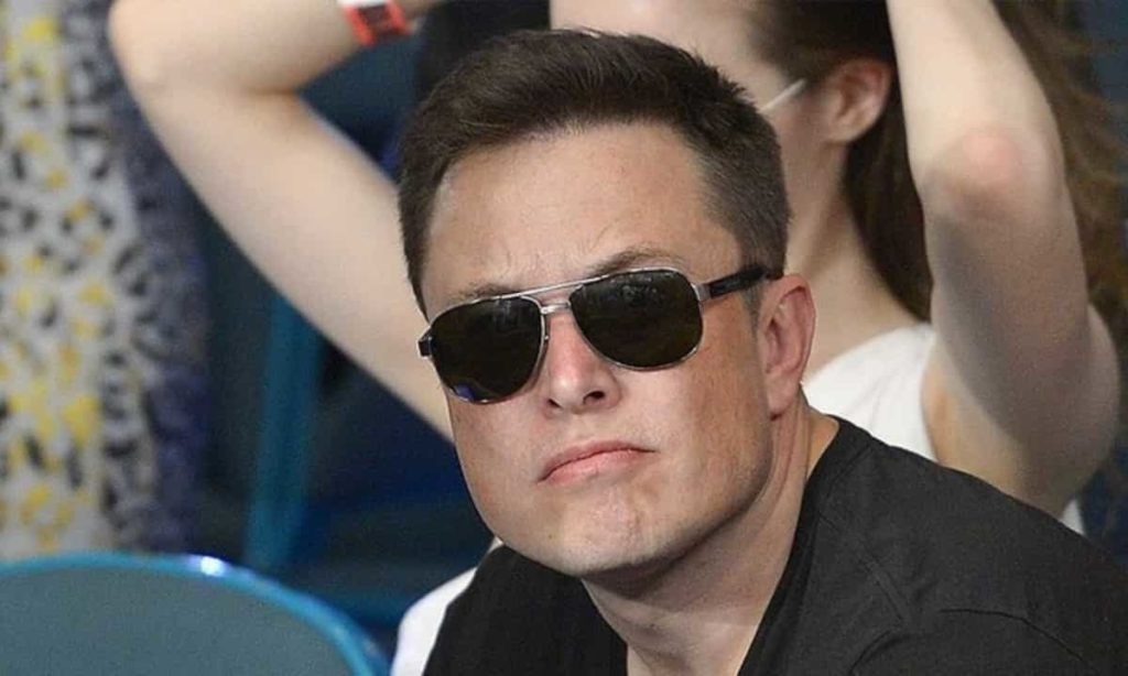 Photo of Elon Musk while announcing the deal of Twitter