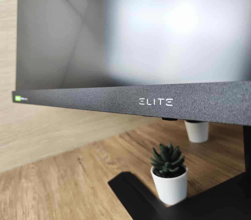 Elite Monitor hardware look from closeup