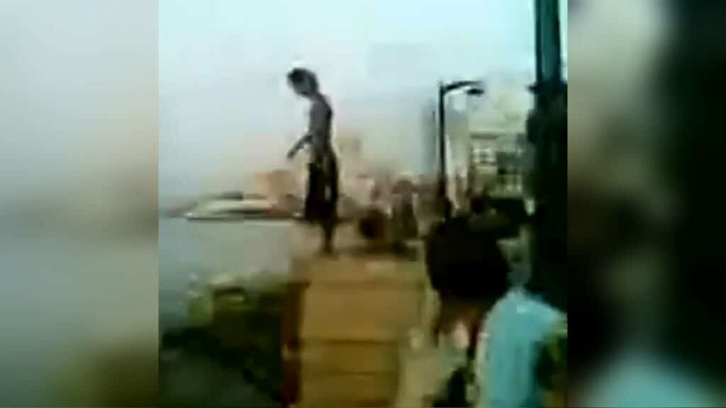 Screenshot image of the face split diving video 