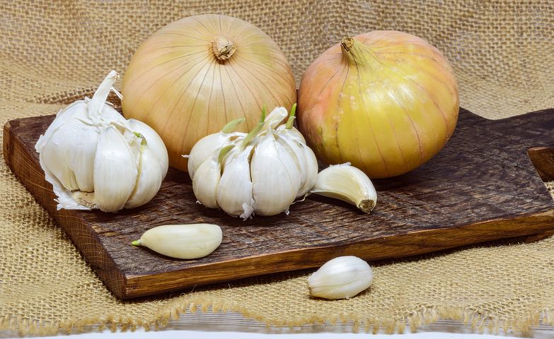 This is image of Onion and Garlic
